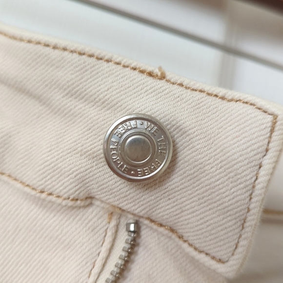 We The Free Classic High Rise Mid Length Raw Hem Denim Jean Shorts Beige 28 - Picture 6 of 11